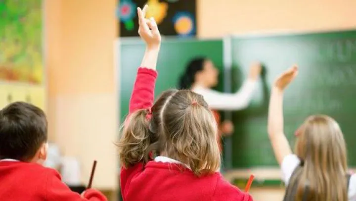 Când începe şcoala, după vacanţa de iarnă. Următoare vacanţă: în februarie