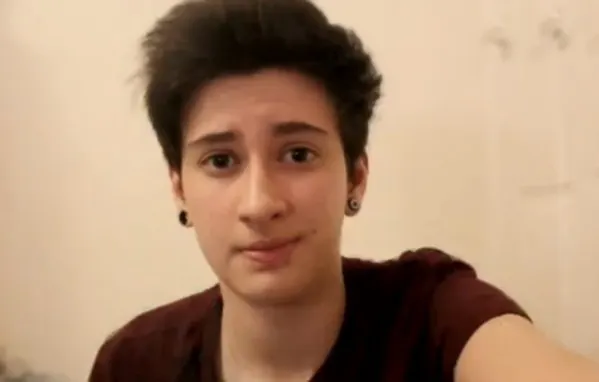 A vrut să fie bărbat şi şi-a injectat testosteron. Şi-a făcut selfie-uri 3 ani. Cum s-a transformat
