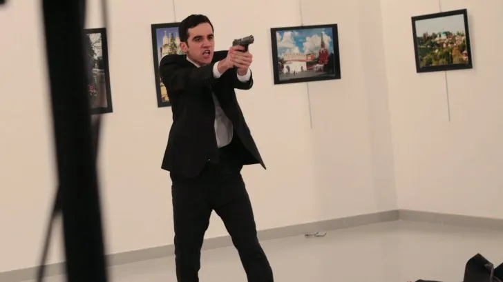 Mesajul HALUCINANT strigat de asasinul ambasadorului rus în Turcia: "Allahu akbar...murim..."