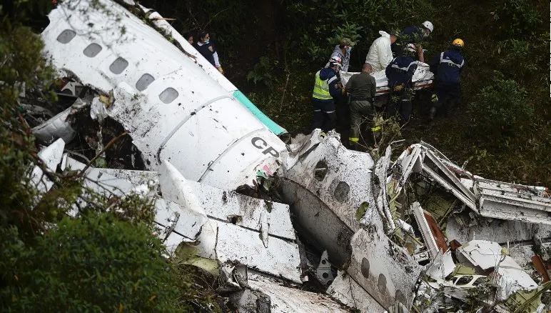 Un fotbalist de la Chapecoense ce a supravieţuit tragediei şi-a revenit.ŞOC!Ce a întrebat prima dată