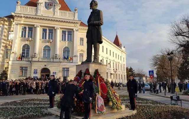 Ziua Naţională la Alba Iulia. 10.000 de oameni au asistat la parada militară