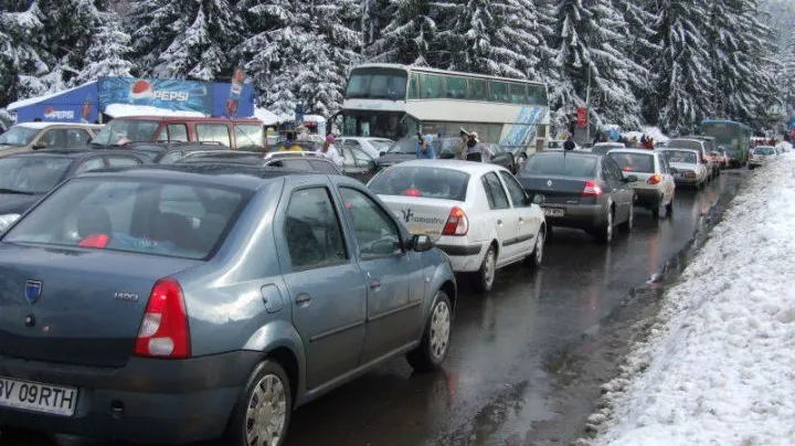 Trafic intens pe DN1 spre București. Rute alternative. Update