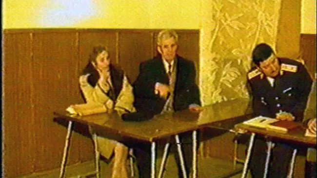 Mai ţineţi minte haina în care Elena Ceauşescu a fost ucisă, în 1989? Surpriză: Iată de unde era!
