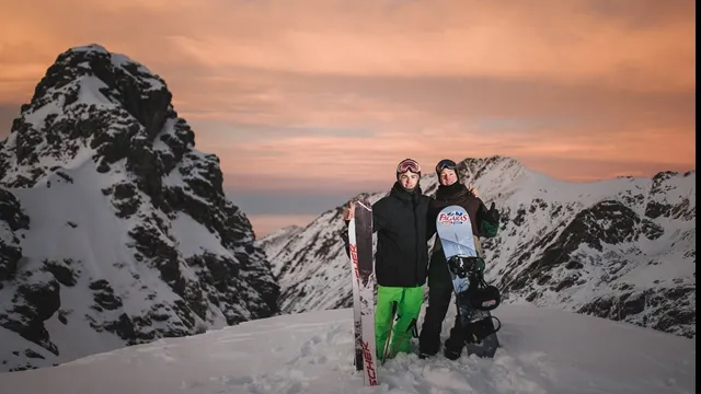 Echipa românească Făgăraș Winter Action Sports cucerește pârtiile! Doi tineri fac senzație