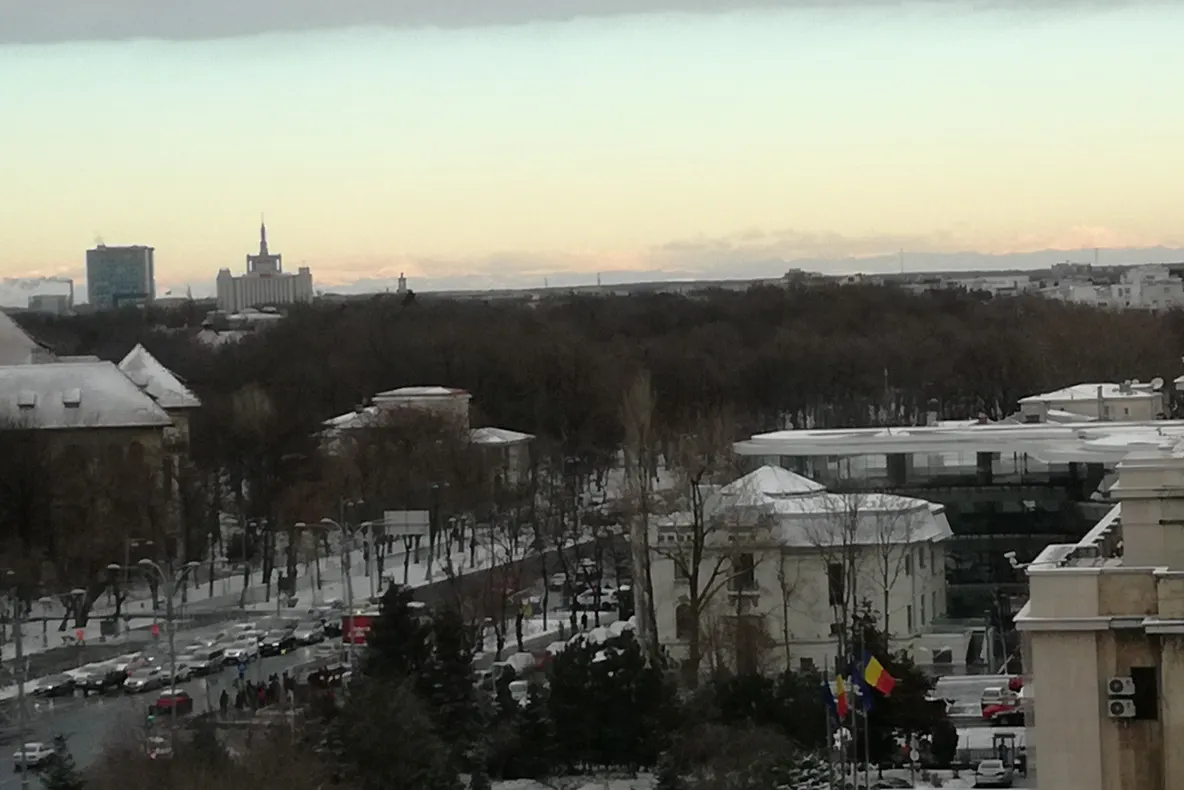 Spectaculos! Munţii Carpaţi, vizibili din Bucureşti, în această dimineaţă - FOTO