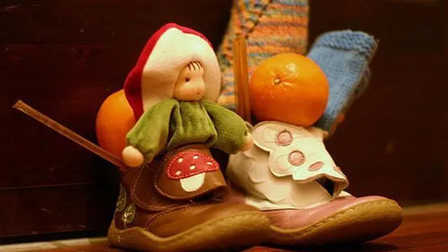 Povestea lui Moş Nicolae. De ce se pun cadouri în ghete în seara de 5 decembrie?