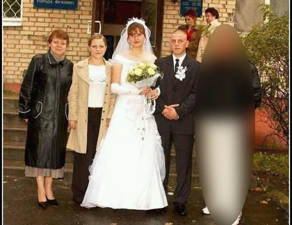 Cavalerul de onoare a vrut neapărat să atragă atenția. "Ne-ai stricat nunta!"