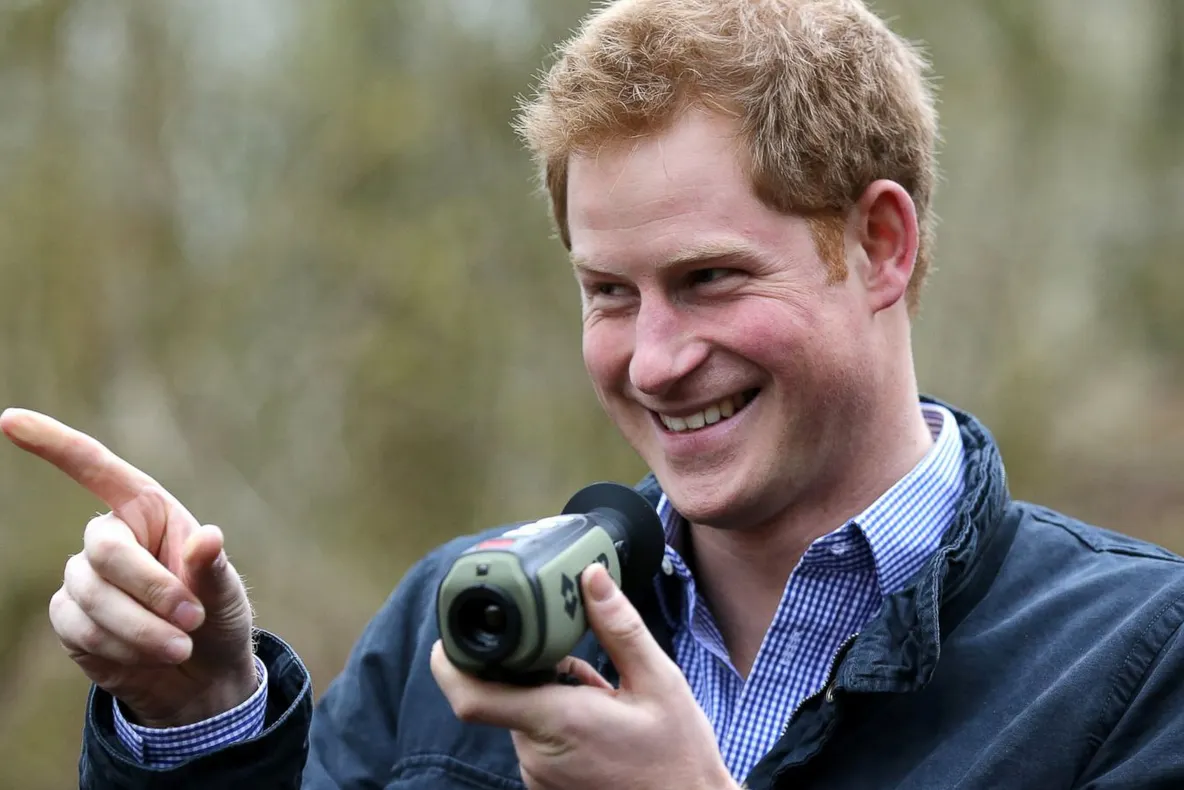 Paparazzii l-au prins: ce făcea Prințul Harry în oraş cu iubita lui, actriţa Meghan Markle