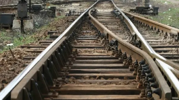 Tragedie! Un tânăr de 20 de ani a fost călcat de tren, în timp ce asculta muzică 
