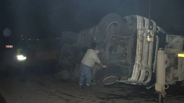 Trafic BLOCAT între Brașov și Cheia din cauza unui TIR răsturnat