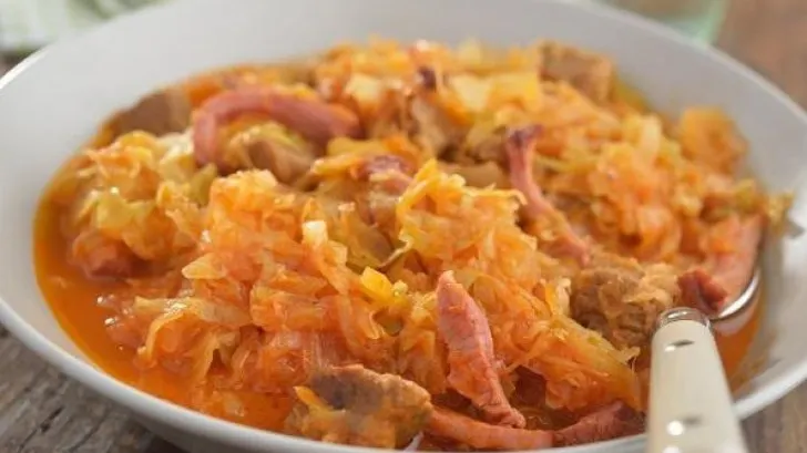 Cea mai bună reţetă de varză cu carne. Ingredientul secret pe care puţine gospodine îl ştiu