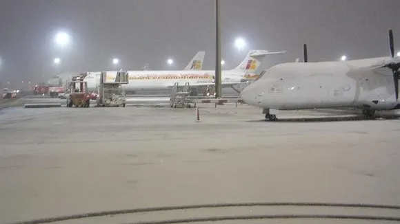 Traficul aerian, îngreunat de vremea rea. Ce zboruri au fost ANULATE