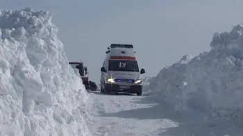 O femeie din Vaslui a născut acasă pentru că nu a putut ajunge la spital din cauza nămeților