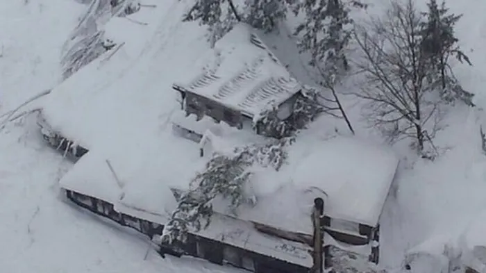 AVALANŞĂ Italia. La două zile de la tragedie, au găsit 8 persoane ÎN VIAŢĂ! Între ele, două românce