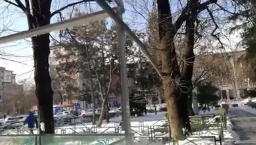 IREAL! Şi-au făcut canalizare aeriană. Trăsnaia unor "Dorei" din Galaţi