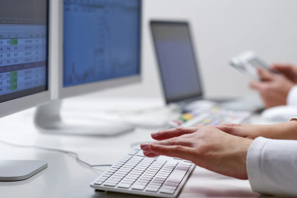 Ce se întâmplă, de fapt, dacă stai toată ziua în fața calculatorului
