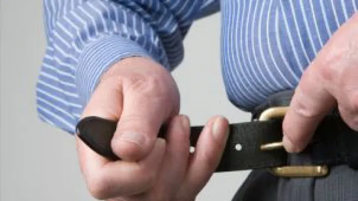 Ce păţeşti dacă îţi strângi prea tare cureaua! Efectele sunt crunte