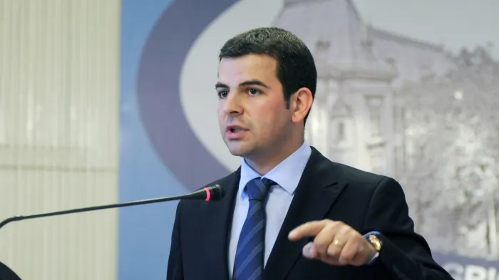 Liderii ALDE, la munte și la mare: Daniel Constantin în Austria, Tăriceanu în Dubai
