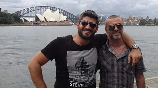 Pe cine consideră Fadi Fawaz, iubitul lui George Michael, responsabil pentru mesaje "sinucigaşe" 