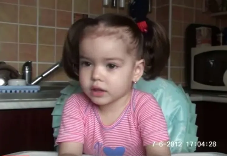 O mai ţineţi minte pe fetiţa de 3 ani care ştia tot "Luceafarul"? Cum arată azi şi ce face 