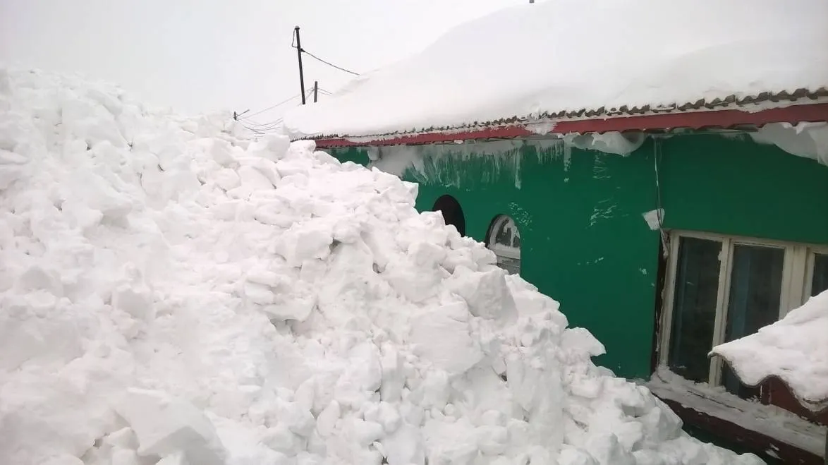 Urgia albă: case îngropate în zăpadă, la Constanţa