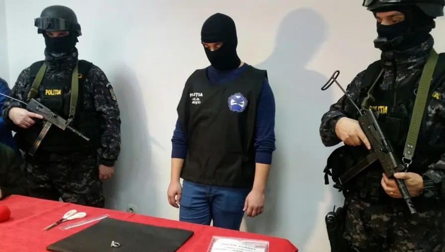 Cum arată INELUL de 1,8 MILIOANE de euro furat de un român, la Paris. E păzit nonstop în Ploieşti!
