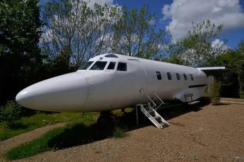 Transformare uriaşă: Cum arată avionul transformat în pensiune din Ţara Galilor