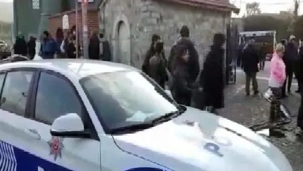 Atac armat lângă o moschee din Istanbul. Două persoane, rănite