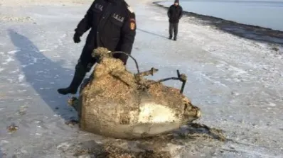 Motor de avion, recuperat din mare, pe plaja de la Mamaia