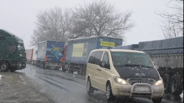 Aglomeraţie la Vama Giugiu. Cozile de TIR-uri pot fi observate până la Jilava 