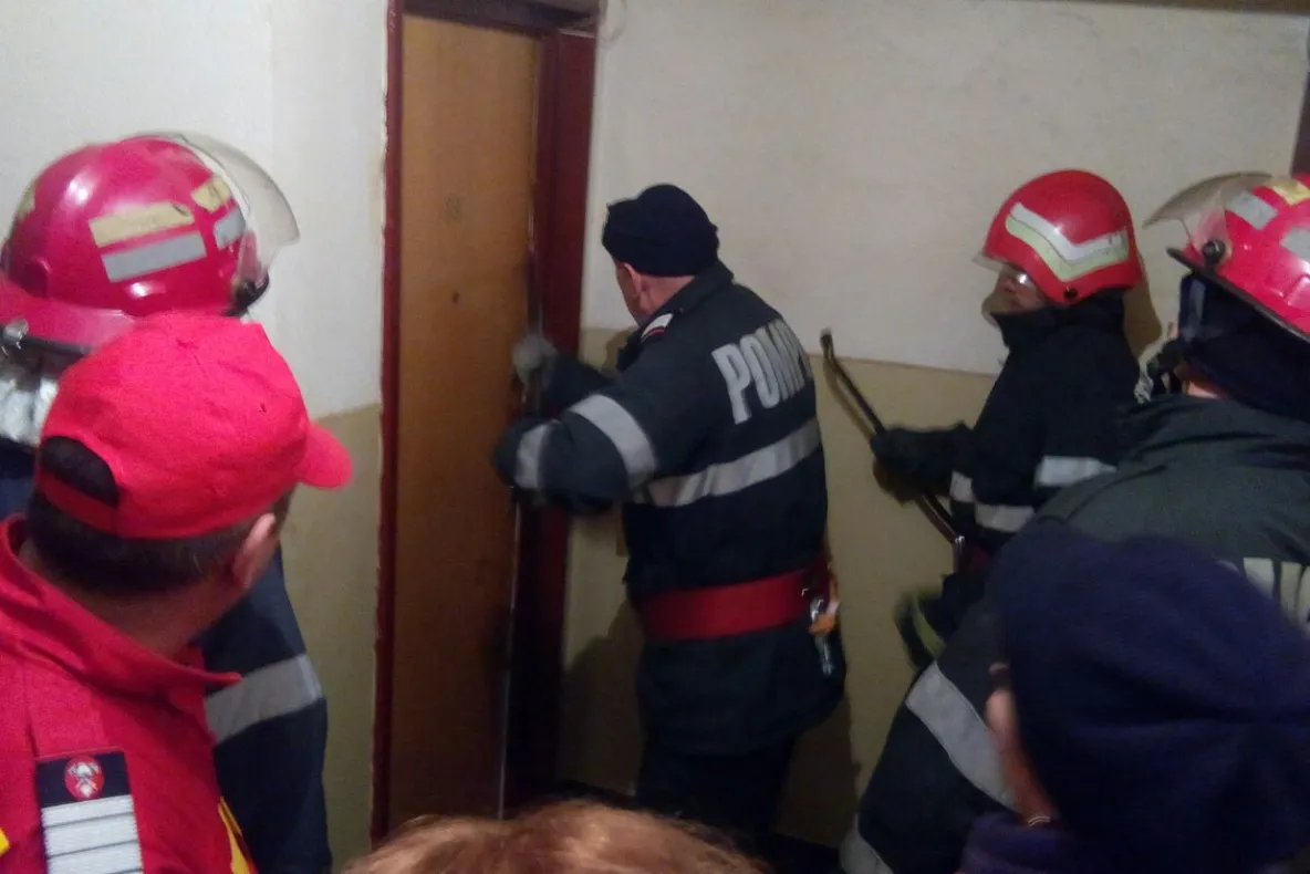 Pompierii au găsit două persoane moarte într-o locuinţă din Constanţa