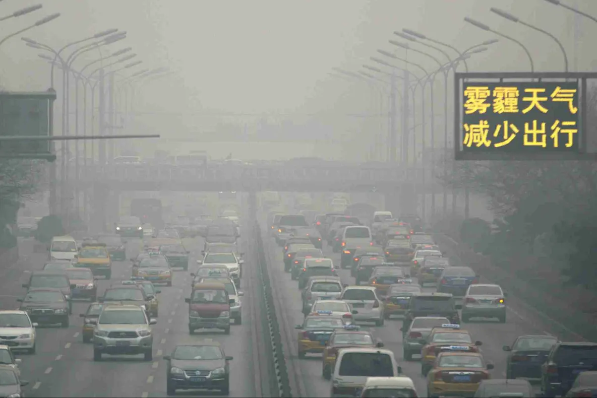 Alertă de poluare în China: Beijingul şi alte oraşe din nordul şi centrul ţării, acoperite de smog