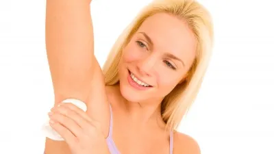 7 remedii naturale care vor îndepărta mirosul neplăcut de transpiraţie
