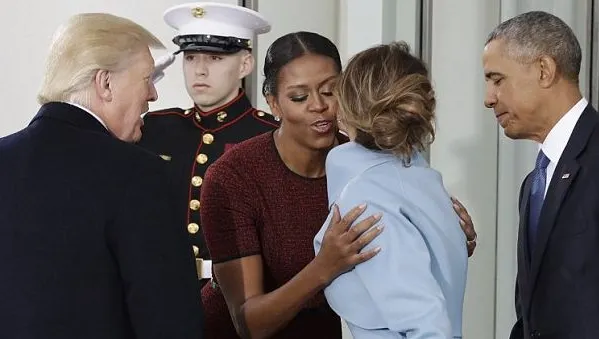 Donald şi Melania Trump întâmpinaţi de familia Obama pe scările Casei Albe