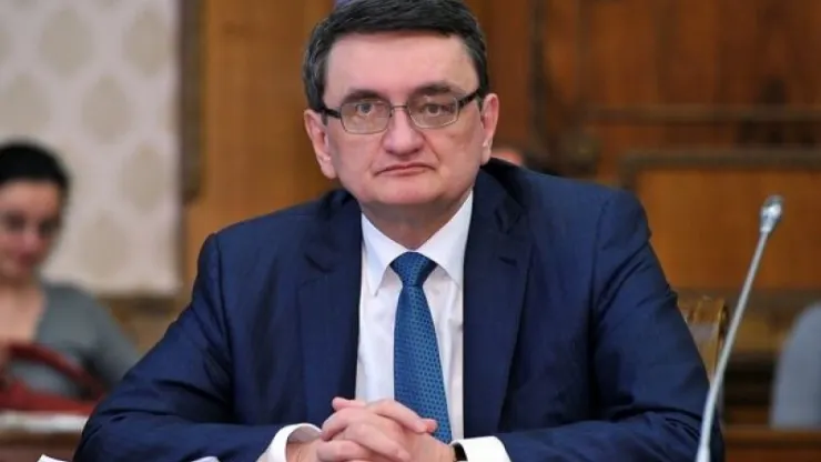 Ciorbea, despre cei care i-au cerut demisia, după sesizarea depusă la CCR: Bieţi oameni care nu ştiu