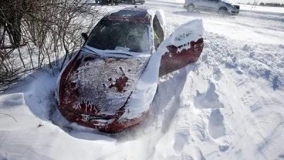 Au fost găsiţi morţi lângă maşina în care se aflau cei 3 copii ai lor nevătămaţi. Poliţiştii, şocaţi