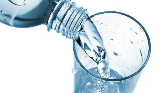 Ce se întâmplă în organismul tău când bei apă minerală: Nu se poate aşa ceva!