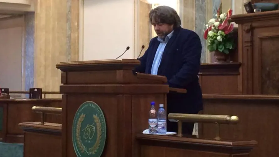 Senatorul USR care a adormit în plenul Parlamentului: "Mă auto-sancționez"