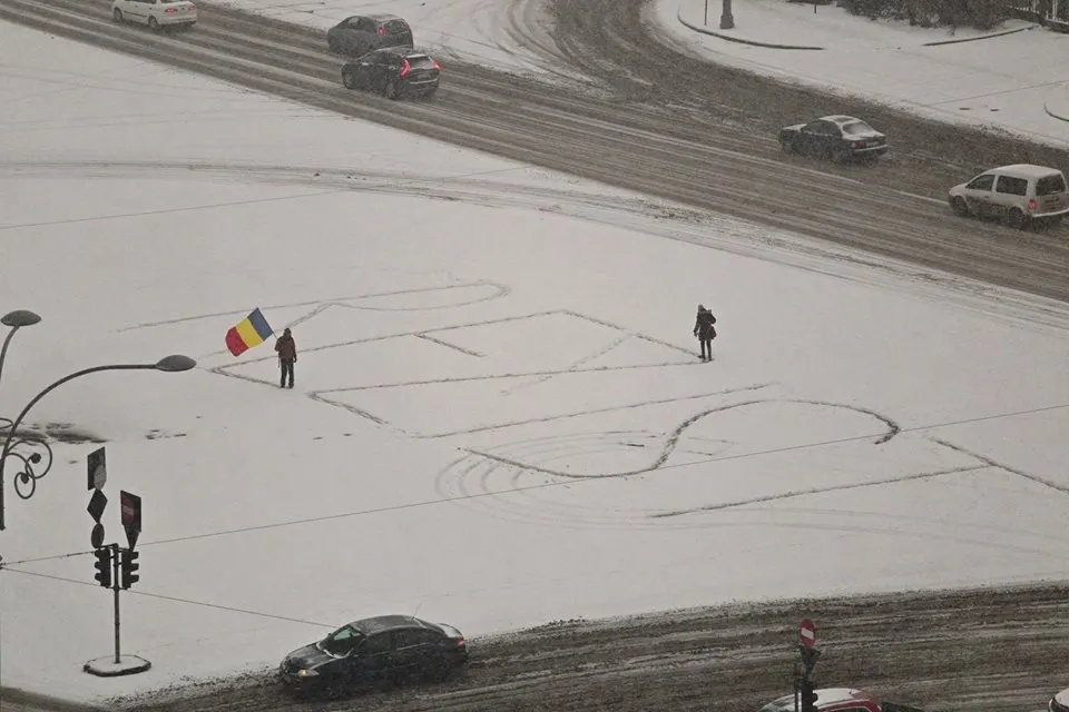 Ce a apărut, în această dimineaţă, în faţa Palatul Victoria