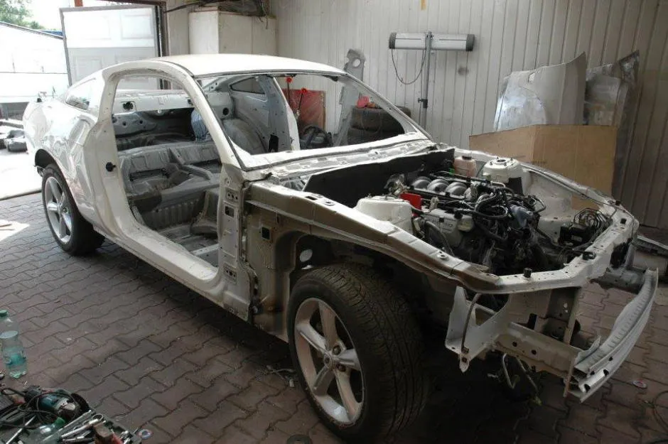 Şi-a tăiat maşina în două şi a inventat un nou model. Toţi au întors capul după el pe stradă