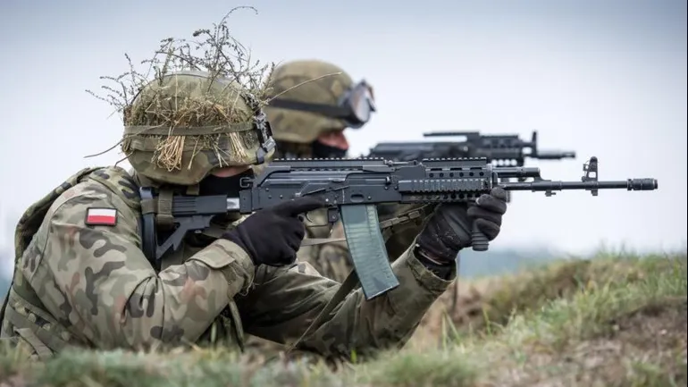 Decizie radicală în Polonia: Aproape toți șefii armatei au fost înlocuiți