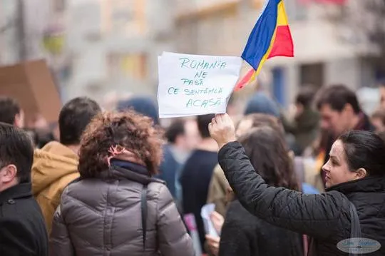 Zeci de români au ieşit în stradă la Berlin şi la Bruxelles. Imagini incredibile