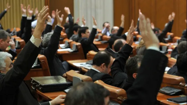 Comisiile juridice au decis: OUG 13 a fost respinsă, iar OUG 14, cea de abrogare, aprobată