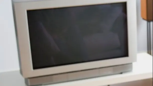 Acum 30 de ani, a ascuns o sumă uriașă de bani în carcasa televizorului. Ce a descoperit acum