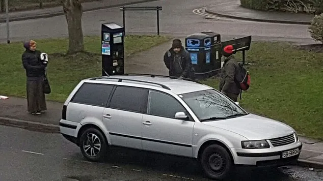Cerşetori români, prinşi cu minciuna pe străzile din Cambridge! Se prefăceau că nu pot merge