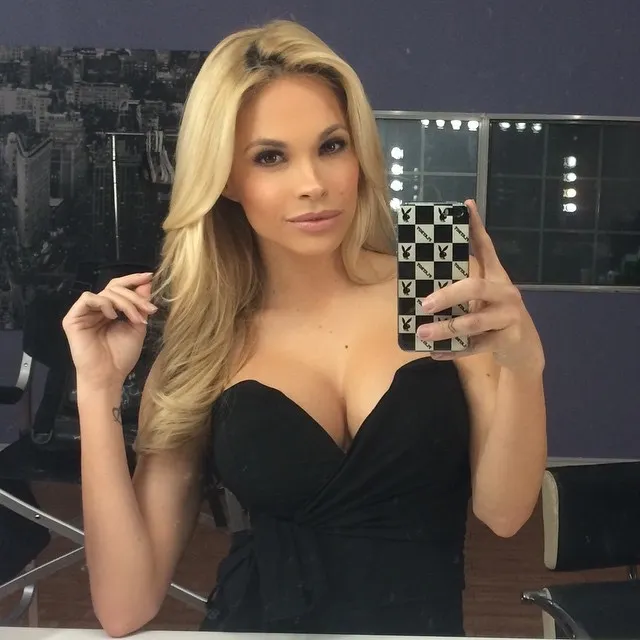 Modelul Playboy Dani Mathers a fotografiat o femeie dezbrăcată în saună. De ce riscă puşcăria