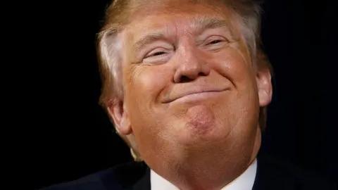 Vrăjitoarele din întreaga lume, unite împotriva lui Trump. La miezul nopţii, îl descântă ca să plece
