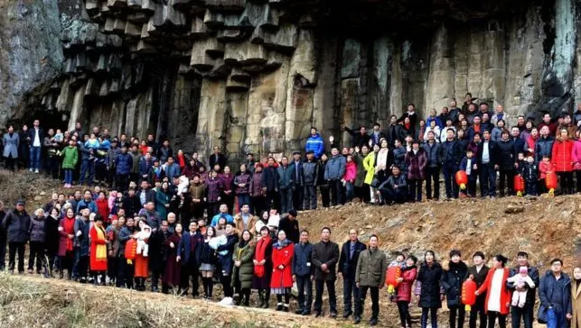 Aşa arată familia formată din 500 de membri. Fotografia a fost făcută cu o dronă