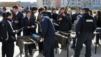 Panică la un centru de plasament din Buzău. 67 de copii evacuați în toiul nopții