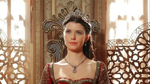 Cum arată în realitate sultana Kosem. Seamănă actriţa Beren Saat cu cea care a trăit în anii 1600?